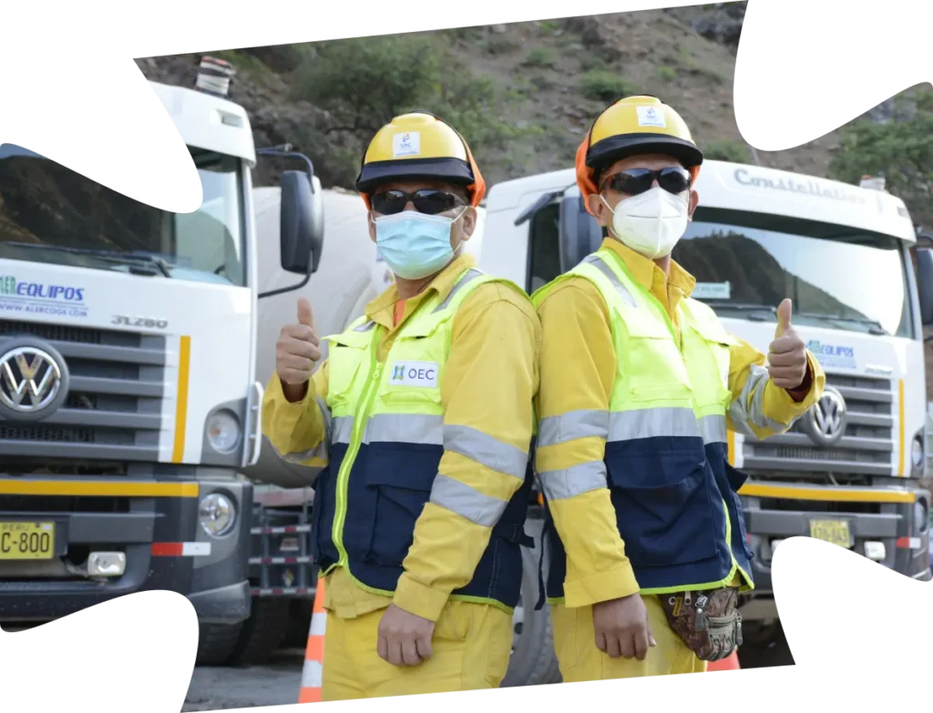 Trabajadores feliz por su capacitación corto